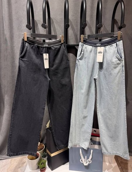 بنطلون alo yoga جينس